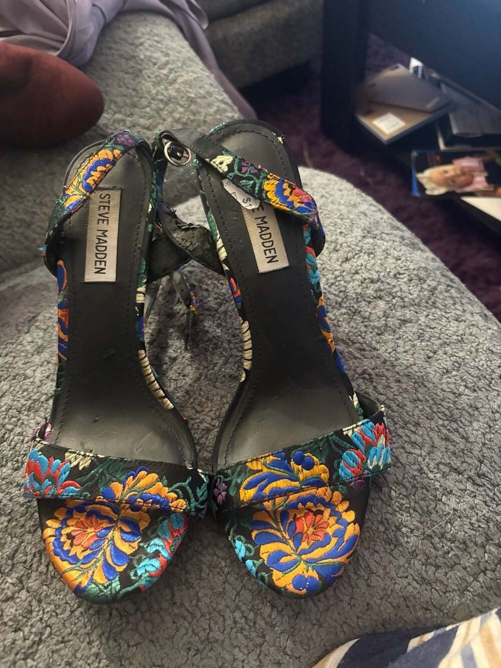 Steve Madden Reno Heeled Sandals Size 8M Black Floral Brocade